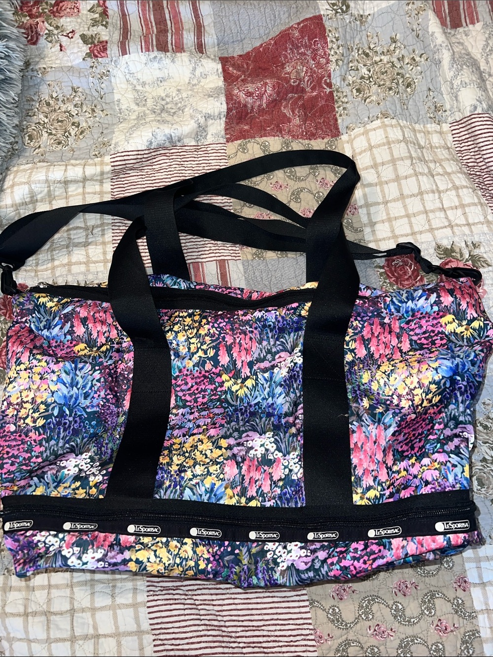 LeSportsac dakota medium deluxe overnight BAG purse